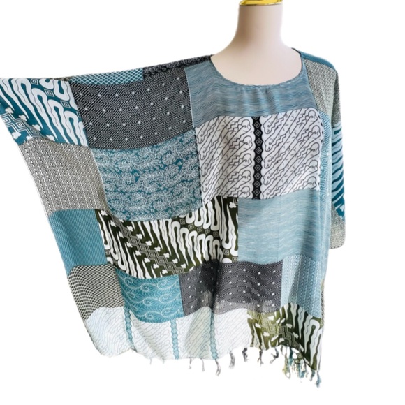 0149/  Batik Rayon Poncho, Bohemian Kaftan Top, Modern Apparel, Multocolor Blue - Picture 5 of 9